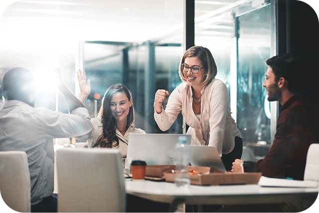 Çalışanlarınızın performansını ve kurumunuzun hedeflerini yükseltir.